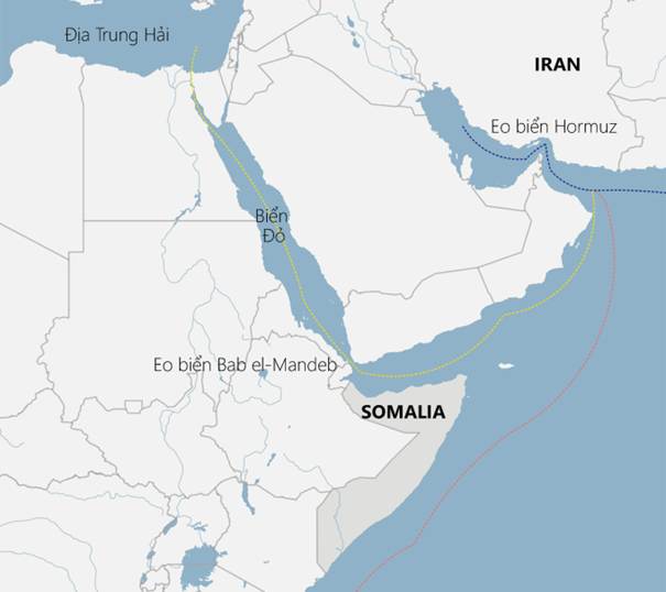 Lực lượng Hải quân Liên minh Châu Âu (EU NAVFOR) thuộc Chiến dịch Atalanta tại Somalia phối hợp với các lực lượng Nhật Bản giải cứu thủy thủ đoàn của chiếc thuyền buồm (bên phải), nghi ngờ bị hải tặc sử dụng làm tàu mẹ hồi tháng 1/2014. Ảnh: AFP