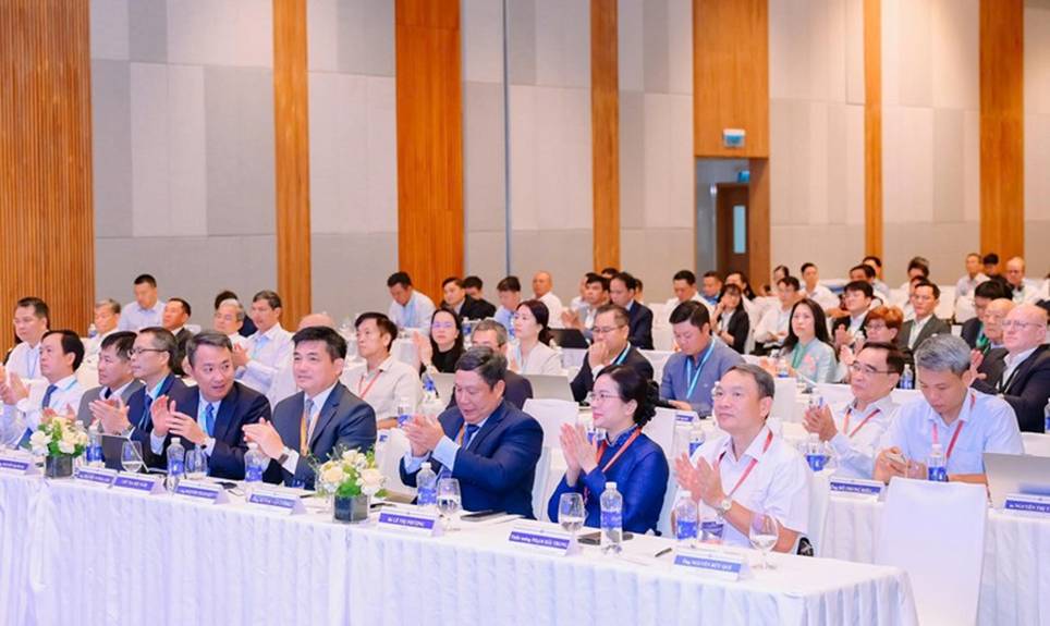 Chuyển đổi xanh cảng biển Việt Nam, kiến tạo hệ sinh thái hàng hải, logistics - Ảnh 1.